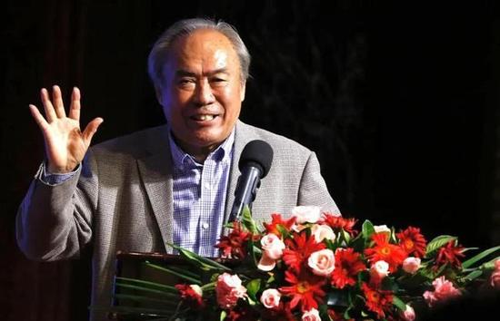 同时又有源源不断的粮食弹药作为补给，就可以无限耗住对方。